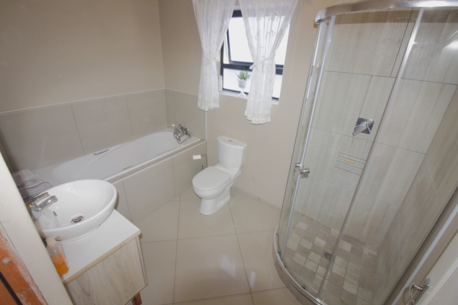 3 Bedroom Property for Sale in Wavecrest Eastern Cape